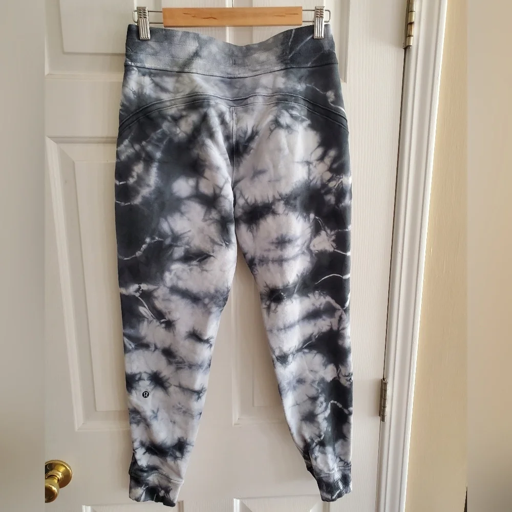 Lululemon Warm Down Jogger Mid Rise Size 4 Earth Dye Stone